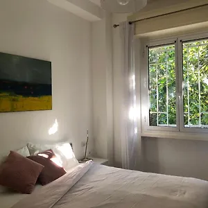 Appartement Lovely 2 With Small Garden 